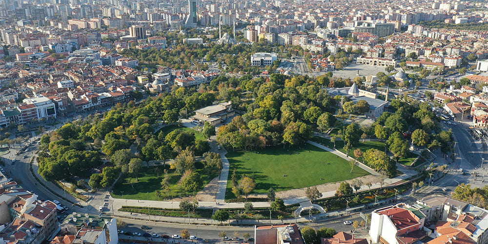 Alaeddin Tepesi: Konya’nın Tarihini ve Şehir Manzarasını Buluşturan Zirve
